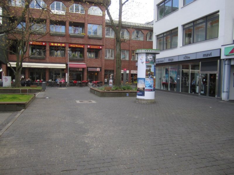 Rathausplatz  30