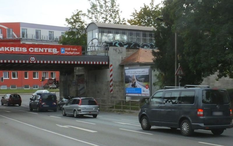 Längwitzer Str. vor Bahnbrücke saw. re.
