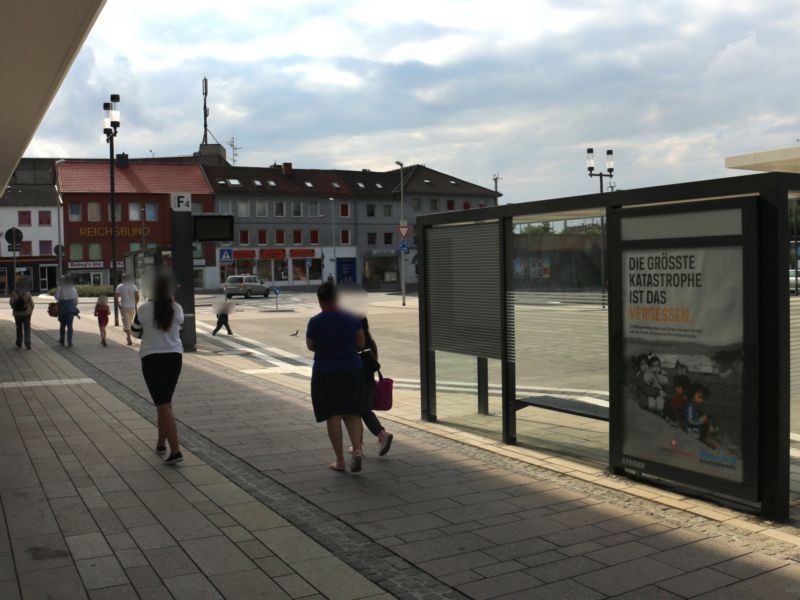 Busbahnhof/ZOB Bussteig F3 außen
