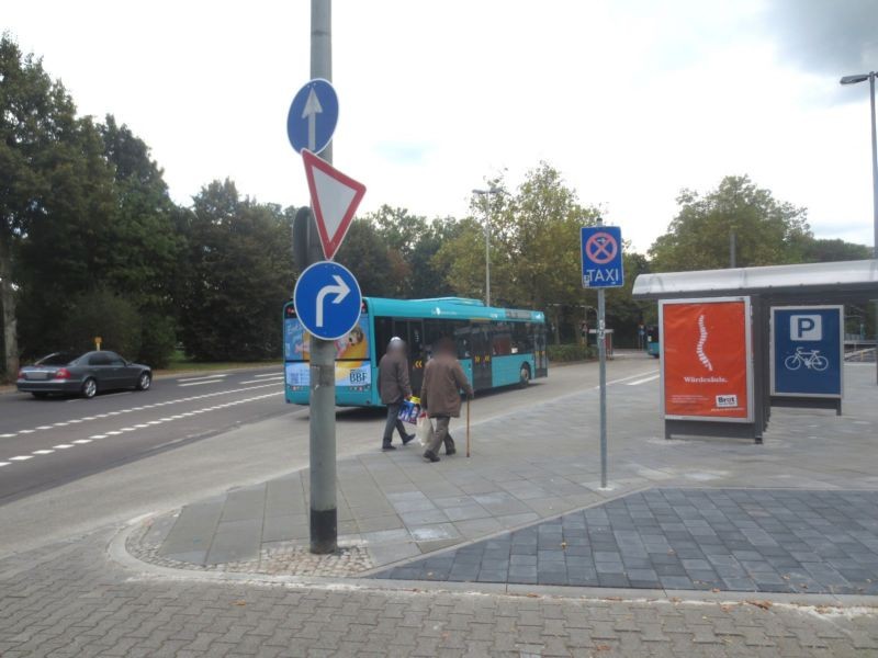 Gießener Str./Bus-Bf Preungesheim/P+R/re. aussen