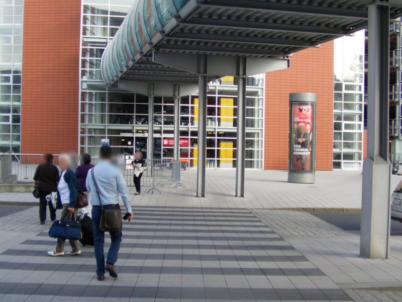 Flughafen zentr. Vorplatz/S3