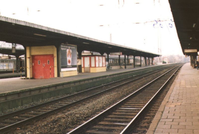 Hbf, Bahnsteig,Aufzug Gleis 3