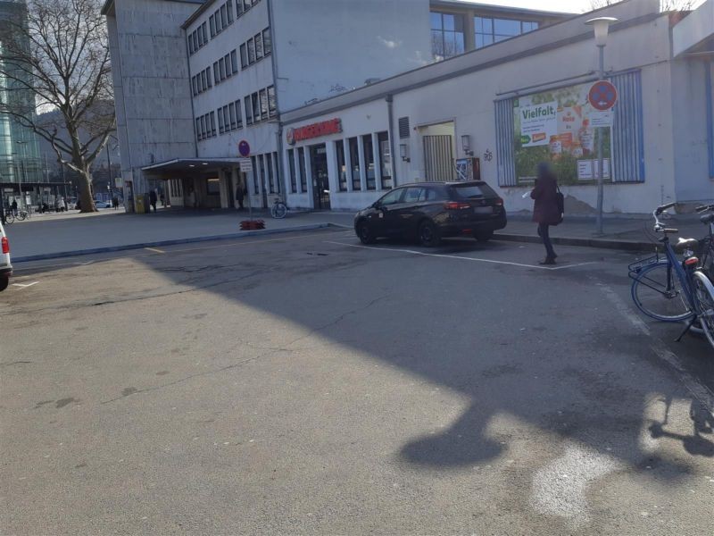 Hbf, Bf-Vorplatz, rechts von Burger King