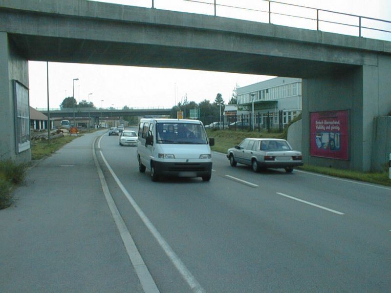Regensburger Str. (B8) Nh. 84/DB-Brücke saw. li.