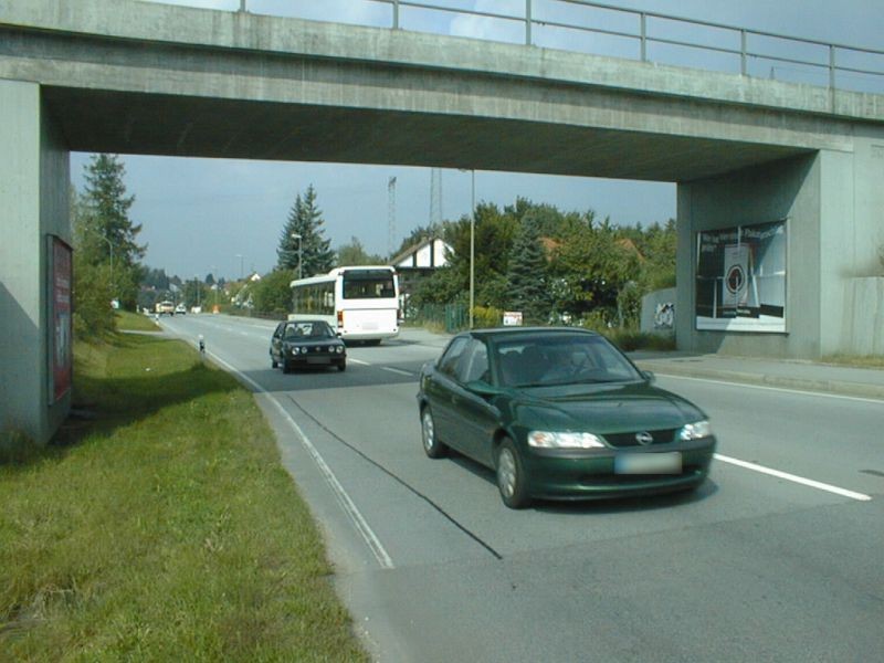 Regensburger Str. (B8) Nh. 84/DB-Brücke saw. re.