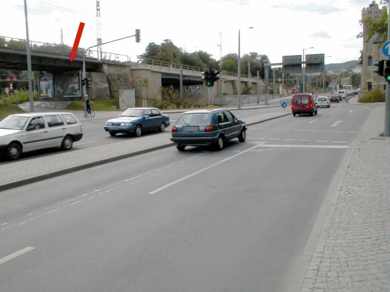 Paradiesstr./DB-Brücke, li., Ri.Knebelstr.