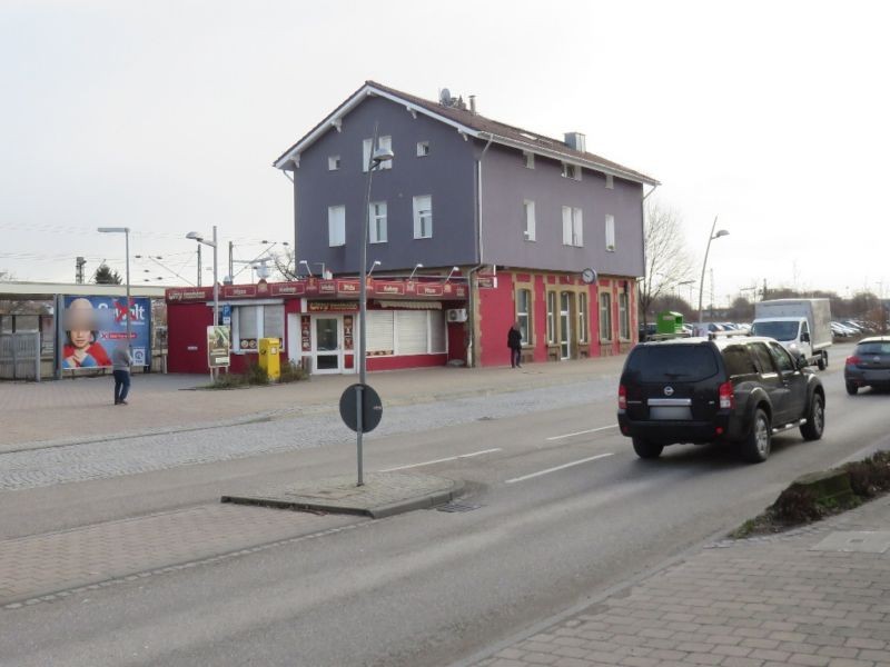 S-Bf Tamm,Bahnhofsvorplatz,neben Eingang