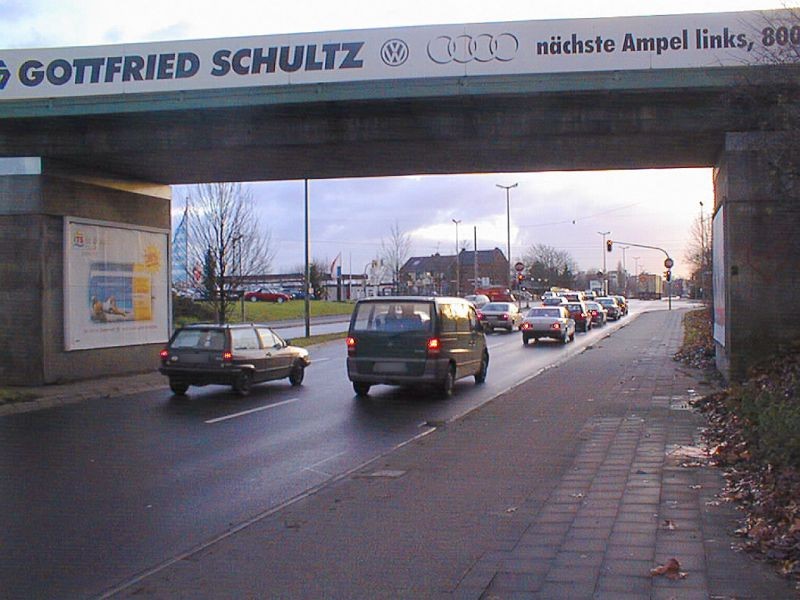 Konrad-Adenauer-Ring/Bahn-Ufg. saw./Mittelpfeiler