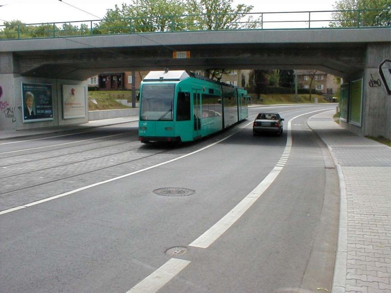 Offenbacher Landstr./DB-Brücke, saw. re.