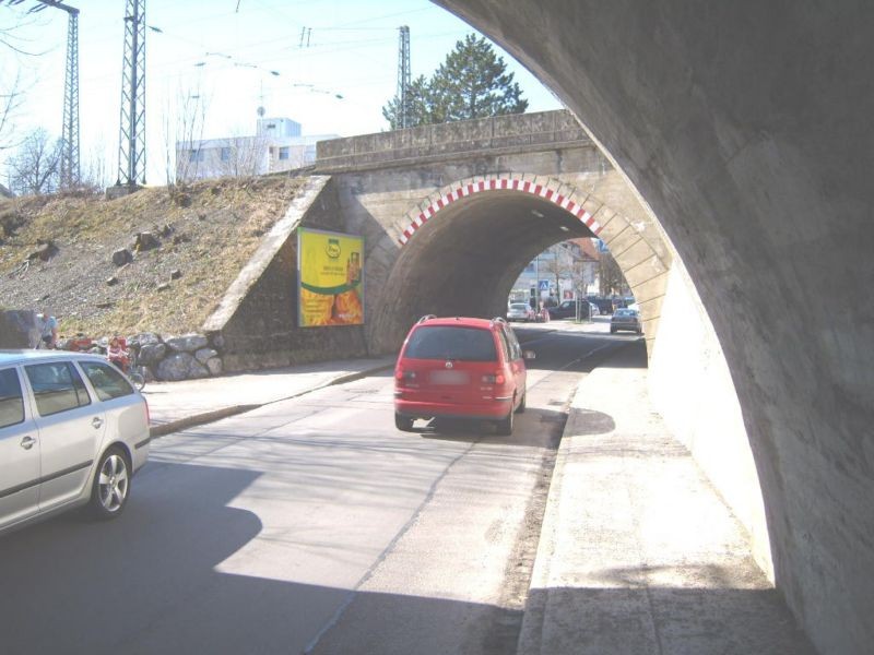 Erlkamer Str zwischen DB-Brücken rechts