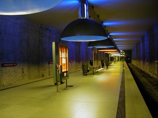 Westfriedhof/U-Bahnsteig