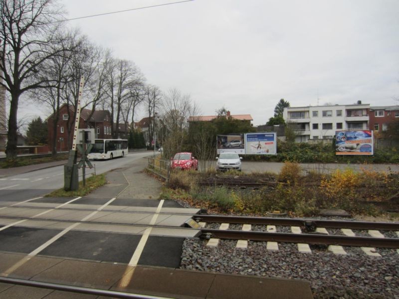Eckernförder Str.  41 re., Bahnübergang