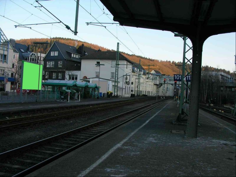 Bahnhofsvorplatz SS Bahnsteig